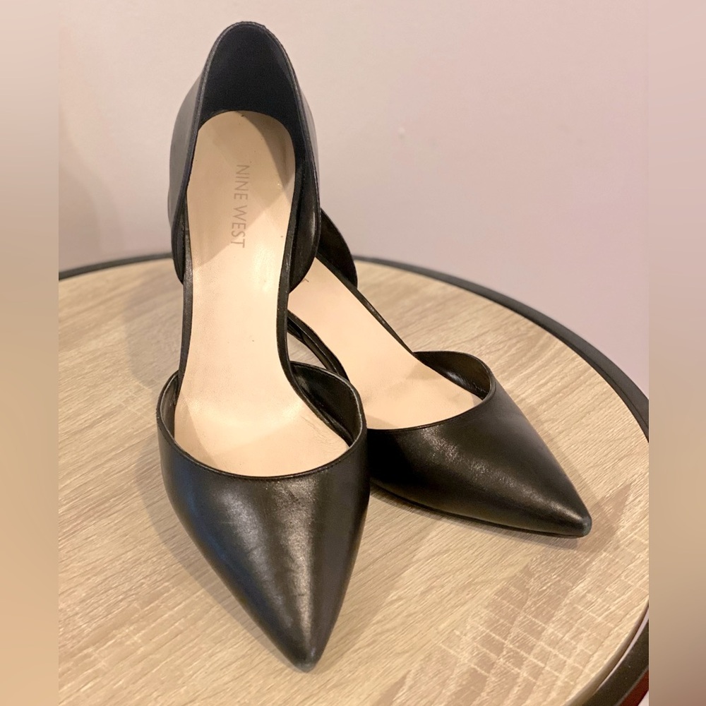 Nine West black leather kitten heel